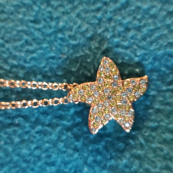 Starfish pendant necklace.  Never worn. Sparkles. About 18" + 3" extention - Picture 1 of 10